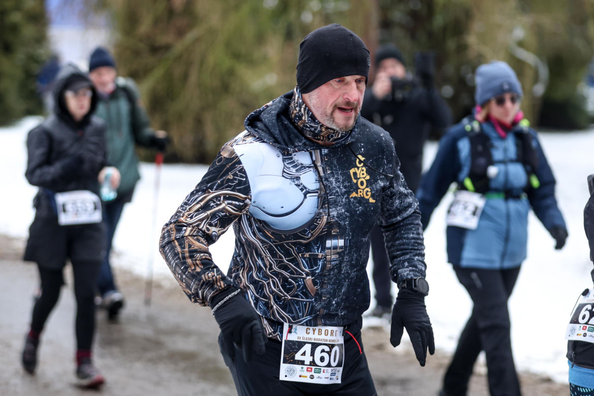 Wystrzał startera zamiast szampana. Tłumy powitały Nowy Rok na XX Śląskim Maratonie Noworocznym Cyborg