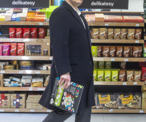 Sławomir Mentzen na zakupach w galerii