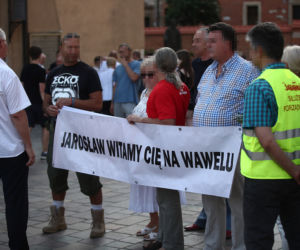 PiS modli się za Lecha Kaczyńskiego na Wawelu