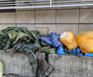 Bałagan na zapleczu warszawskiej Biedronki