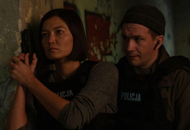 "Młode gliny", odcinek 19: Śledztwo w sprawie zabójstwa działaczki przybiera dramatyczny obrót po porwaniu jej wspólniczki Kasia Włodarczyk