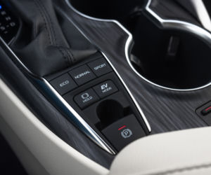 Toyota Camry 2.5 Hybrid 218 KM e-CVT Executive + VIP