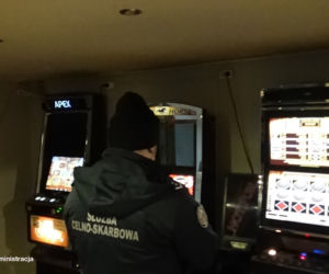 Ścigali poszukiwanego listem gończym. Trafili na jaskinię hazardu w centrum Szczecina