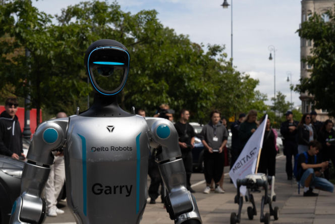 Niewiarygodne sceny. Roboty "krzyczą" w Warszawie, a minister alarmuje: "mamy się czego obawiać!"