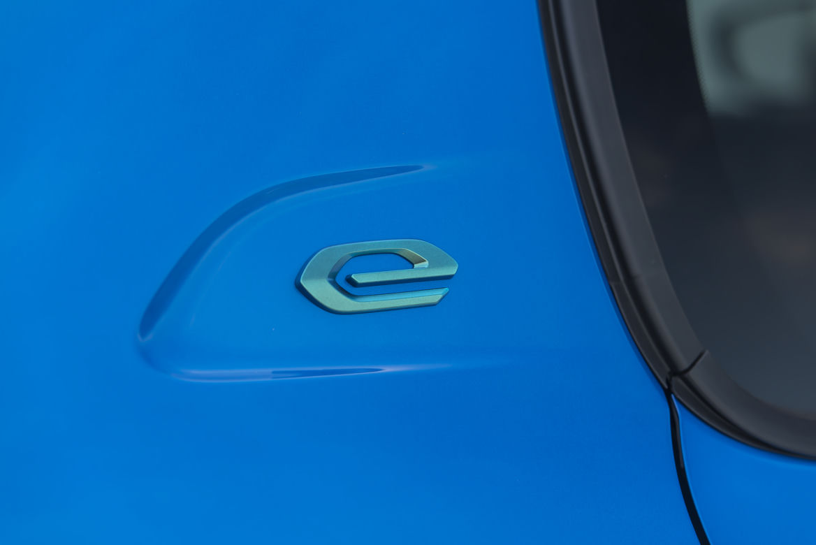 Peugeot e-208 GT