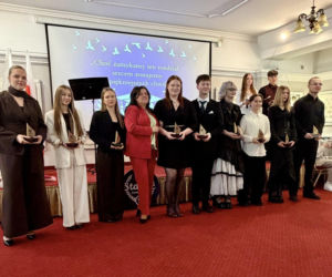 Zakończenie roku szkolnego maturzystów II LO w Starachowicach. Wyjątkowa uroczystość w obiektywie