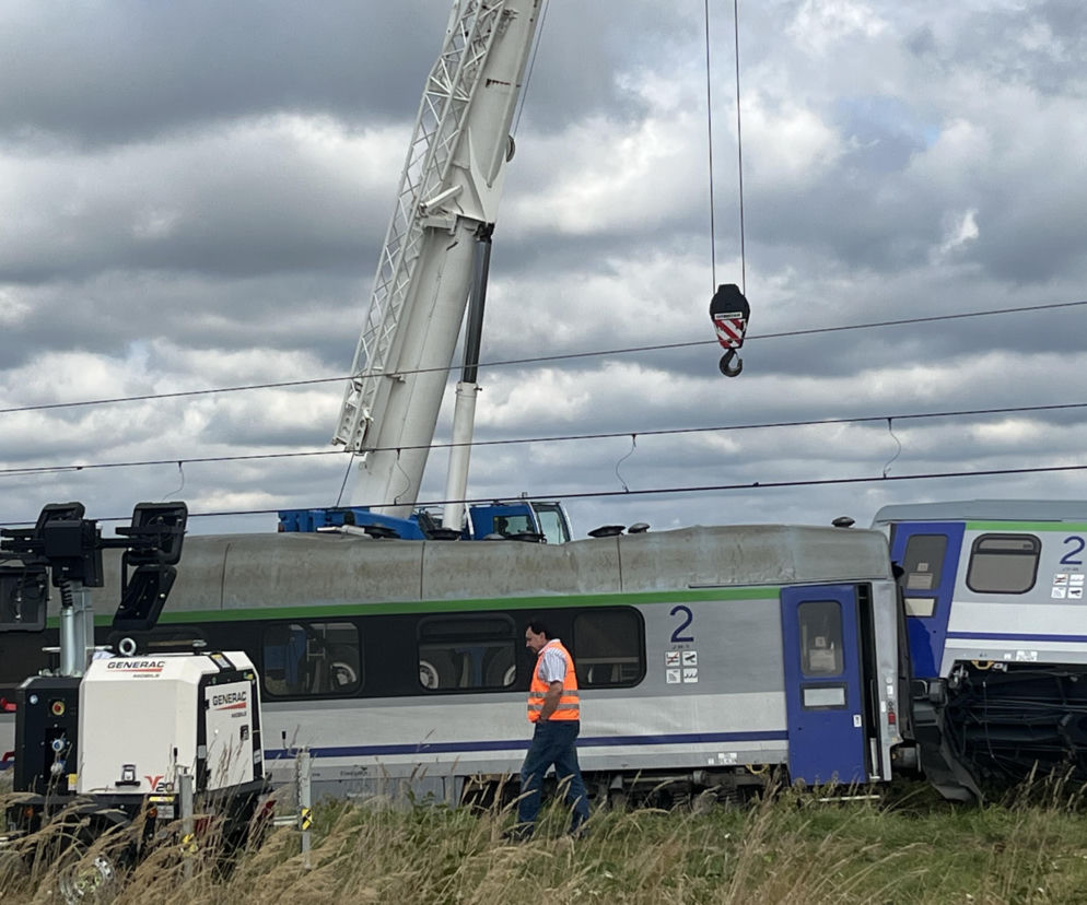 Miesiąc po tragedii w Sokolnikach Suchych. Rozbite wagony wciąż leżą przy torach