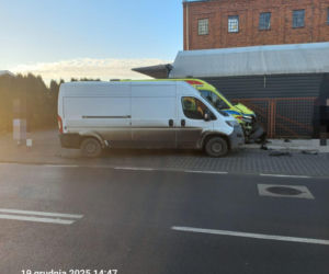 Zderzenie karetki z busem w Krzywiniu. Karetka jechała na sygnale