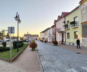 To miasto w województwie małopolskim ma jeden z najpiękniejszych rynków. Olśniewa również zabytkowym ratuszem