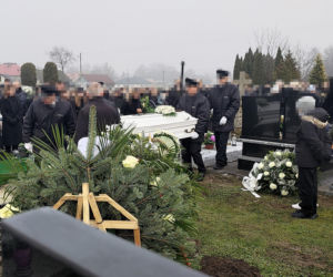 Pogrzeb 11-letniego aktora. Nikodem Marecki spoczął w białej trumnie. Żegnały go tłumy