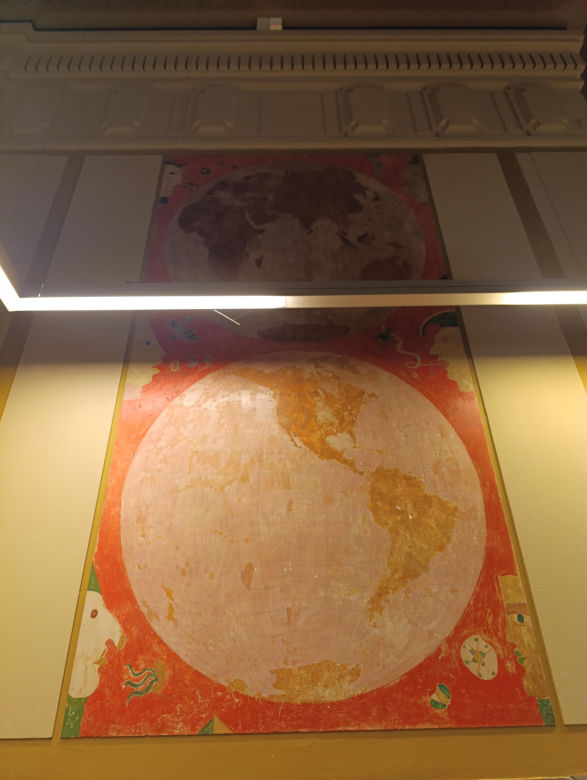 Mc Donald's  w Gdyni w historycznym wnętrzu