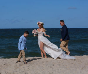 Małgorzata Opczowska wzięła ślub z Jackiem Łęskim na plaży