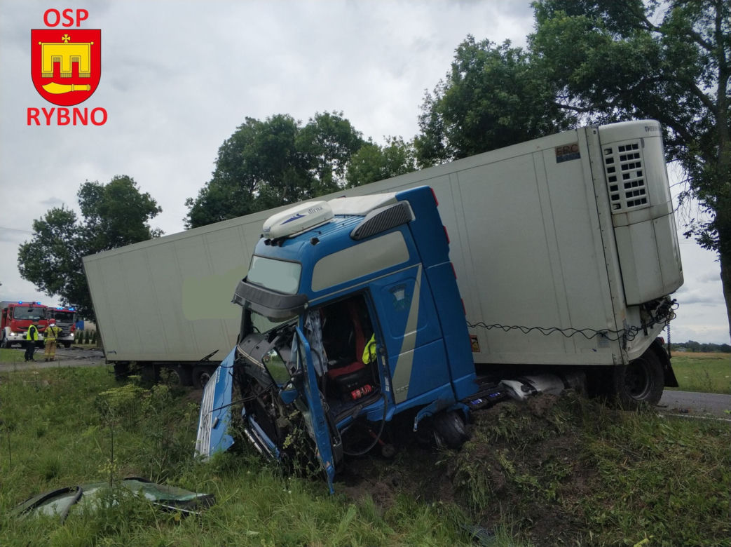 Szokujący wypadek pod Sochaczewem! 29-latka zginęła w roztrzaskanym volkswagenie [ZDJĘCIA]