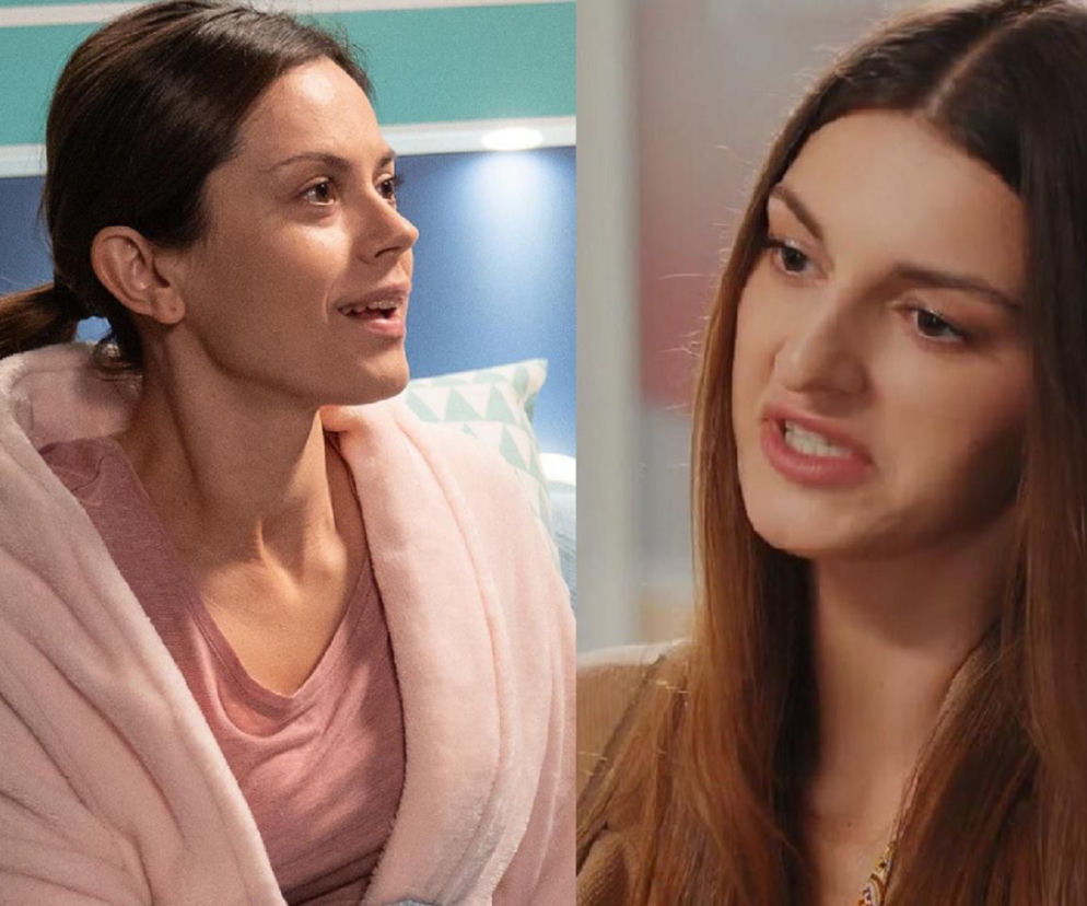 Uśmiechnięta Kasia (Paulina Lasota) w różowym szlafroku i Anka Sokołowska (Katarzyna Russ) z otwartymi ustami, zaniepokojona. Obie aktorki z M jak miłość. Zdjęcie odzwierciedla napięcie z artykułu o porodzie Kasi w cieniu kłamstw na portalu Super Seriale.