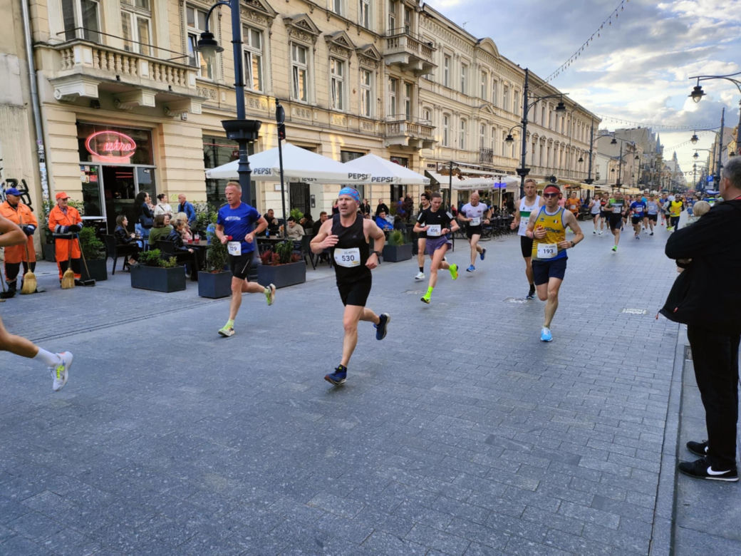 Rossmann Run 2025. Tłumy biegaczy wzięły udział w biegu ulicą Piotrkowską