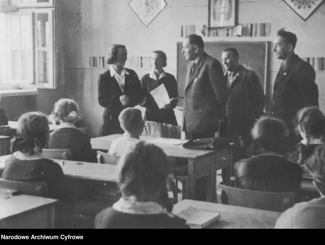 Zobacz, jak kiedyś wyglądały lekcje! (rok 1946)