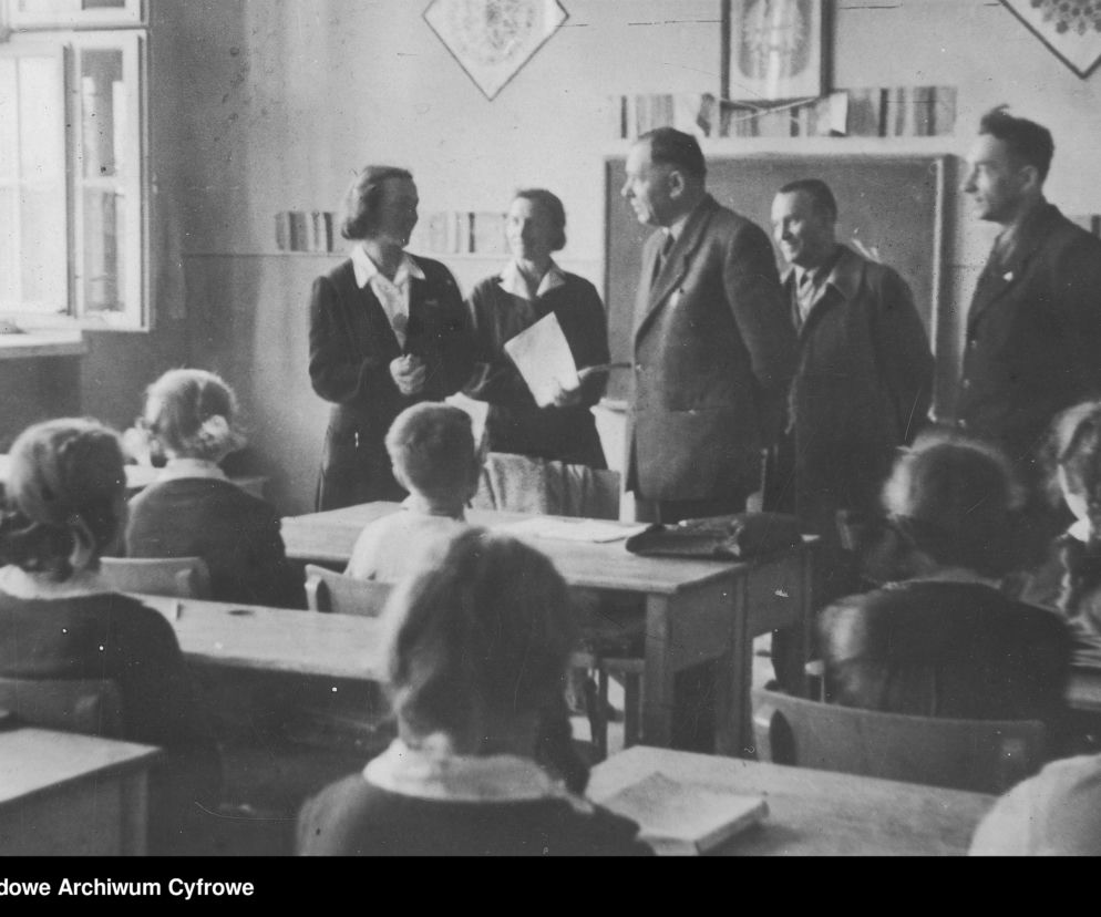 Zobacz, jak kiedyś wyglądały lekcje! (rok 1946)