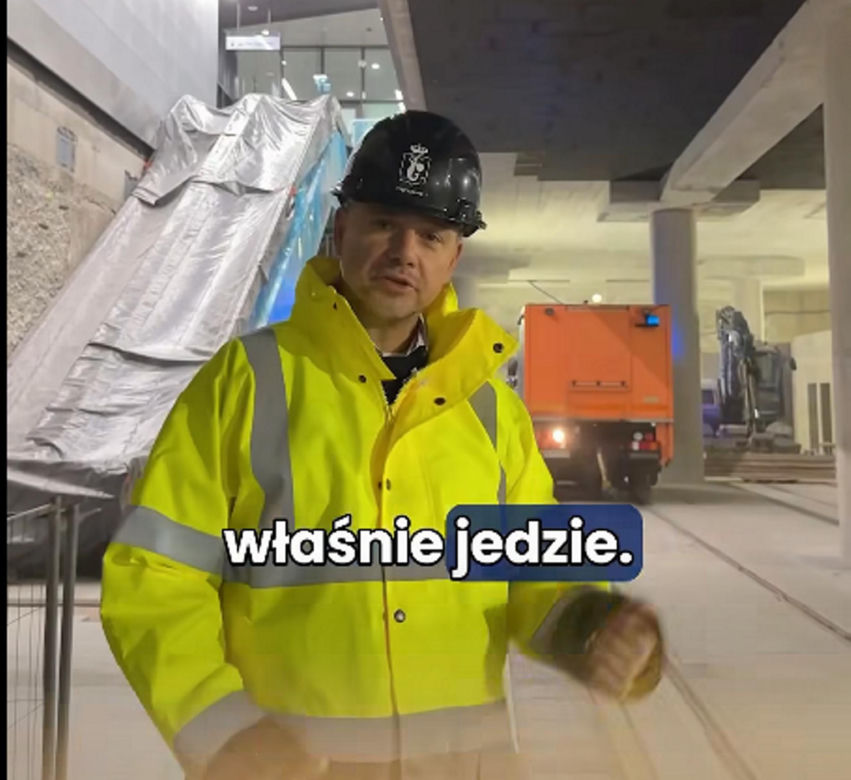Tramwaje już jeżdżą pierwszym podziemnym tunelem tramwajowym w Warszawie