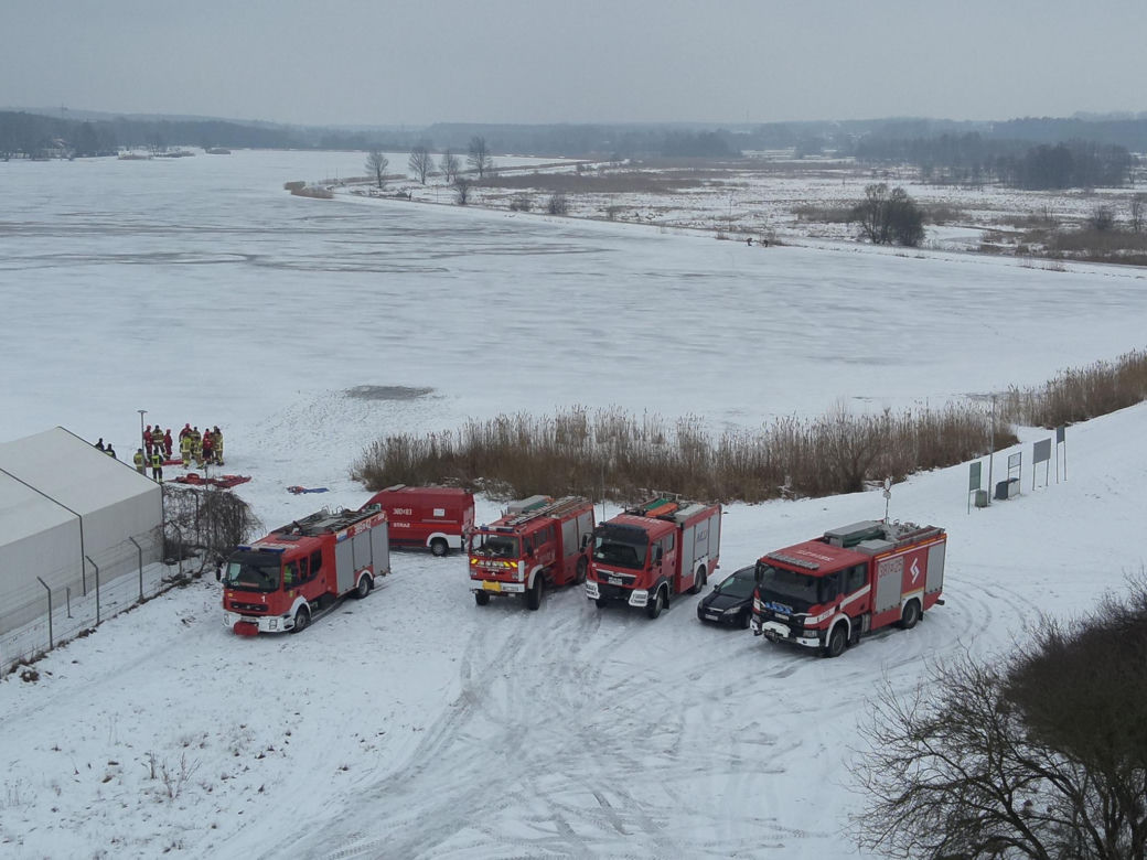 Ćwiczenia strażaków odbyły się tradycyjnie nad zalewem nad Muchawką w Siedlcach