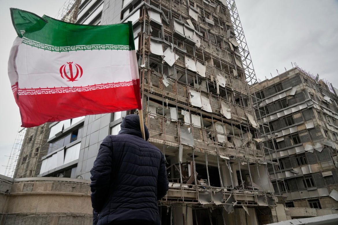 Wojna do całkowitego upadku reżimu. Czy Iran jest w stanie przetrwać ataki USA i Izraela?