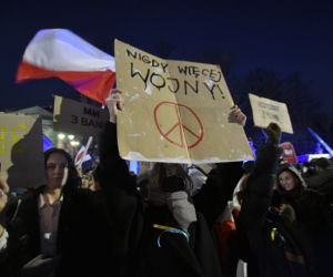 Transparenty na antyrosyjskich protestach