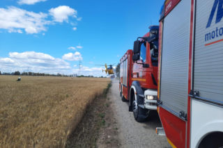 Auto dachowało, kierująca wypadła z pojazdu. Tragiczny finał wypadku pod Wągrowcem!