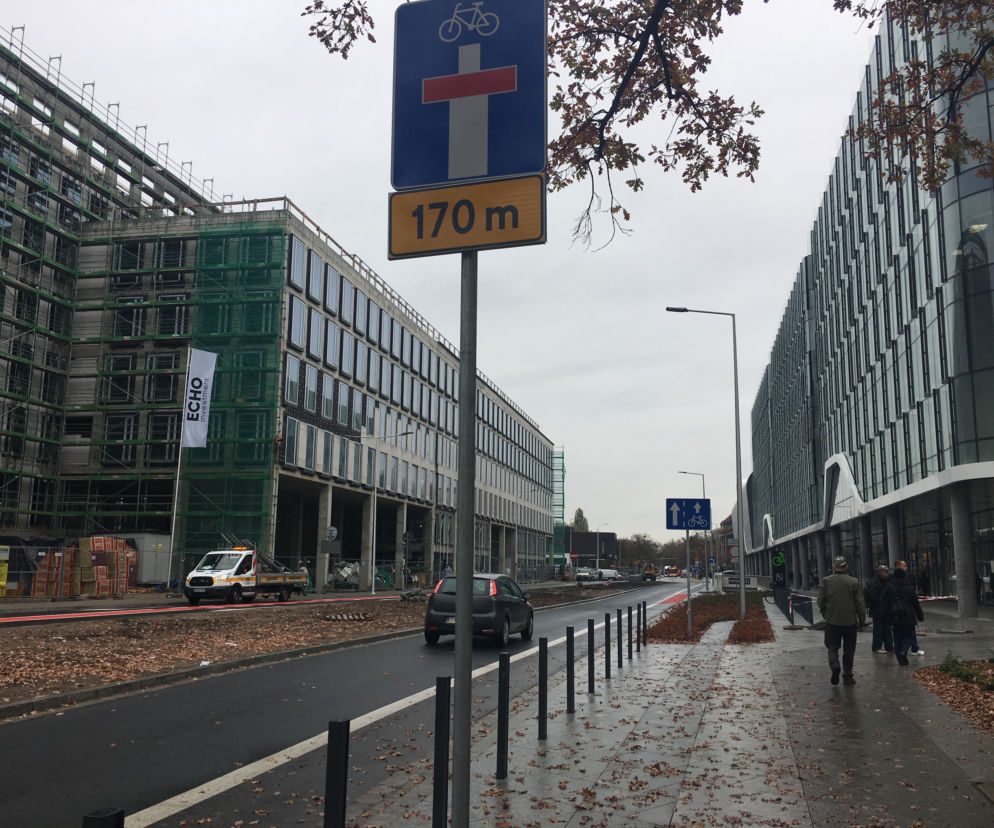 Mimo zakazów kierowcy i tak jeżdżą Suchą