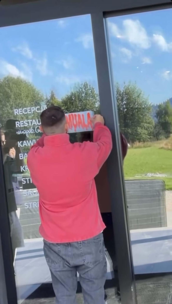 Książulo przyznał Gessler naklejkę MUALA