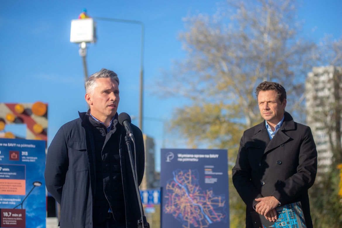 W Warszawie zamontowano ponad 18 tys. energooszczędnych lamp oświetleniowych