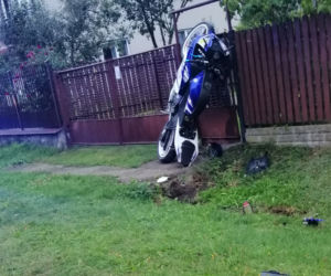 Motocyklista rozbił się na słupie. Nie żyje! 