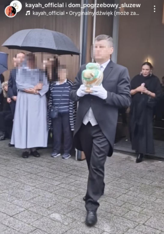 Kayah pożegnała mamę