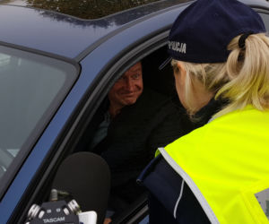 Rozbłyśnij rozsądkiem - załóż odblask - akcja policji w powiecie toruńskim