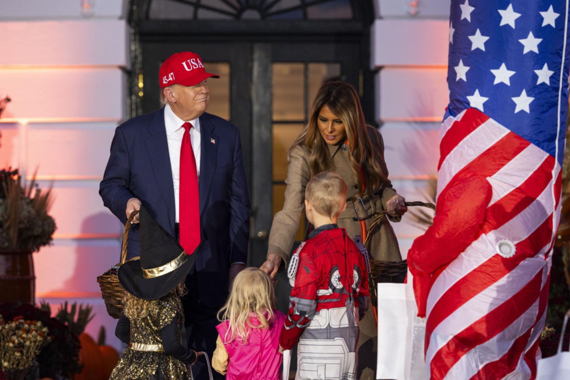 Tłumy na zabawie w Białym Domu. Tak Trump świętował Halloween EPA/JIM LO SCALZO