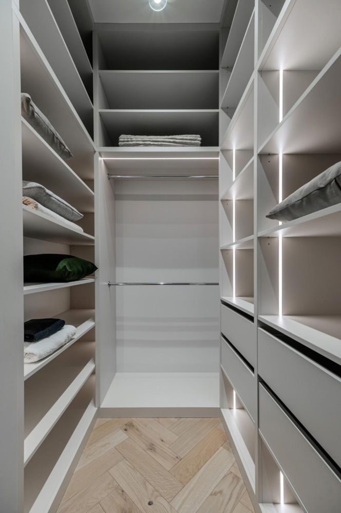 Mieszkanie w kolorach szałwiowej zieleni i ciepłej terakoty