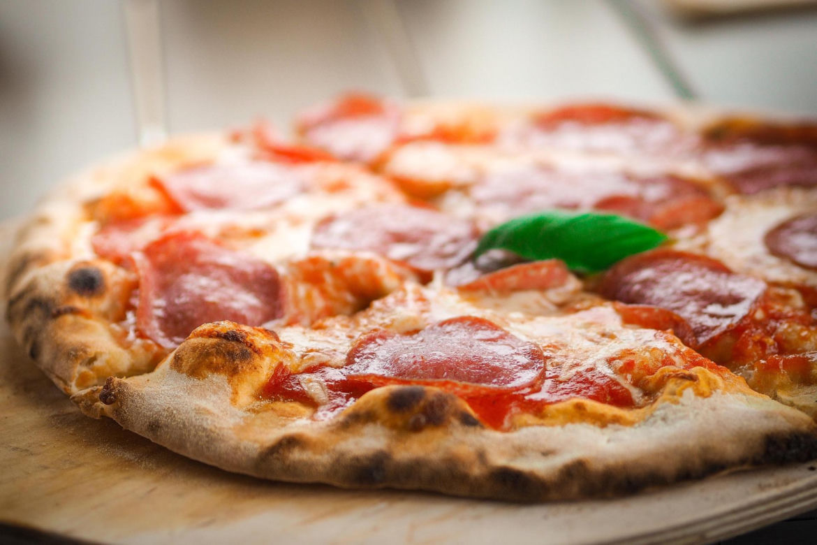 Mrożona pizza w torbie termicznej