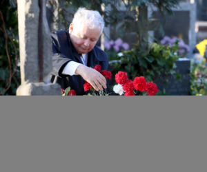 Kaczyński i Szydło modlili się za rząd. 