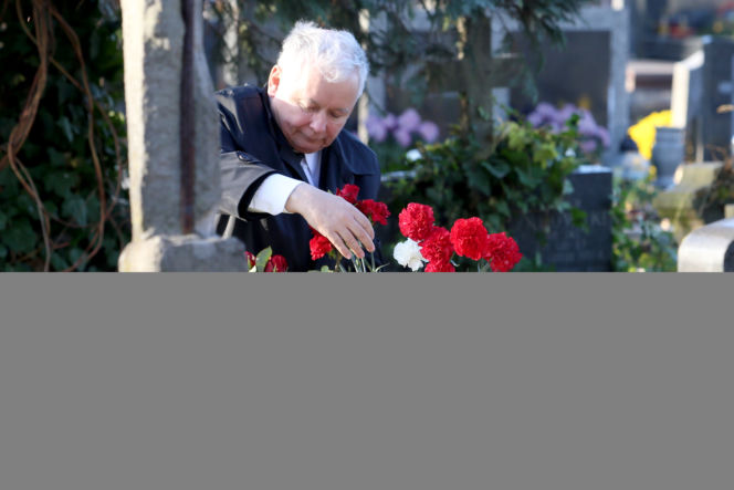 Kaczyński i Szydło modlili się za rząd. 