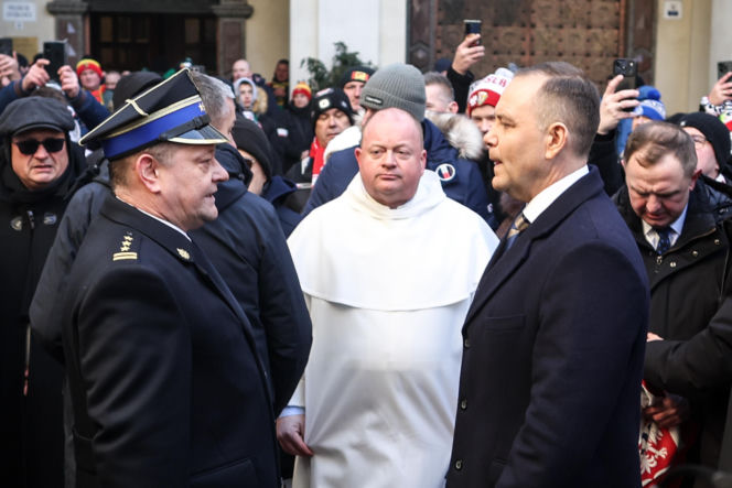 Prezydent na Jasnej Górze wśród kibiców. Podziękował za obronę  hasła „Bóg, Honor, Ojczyzna”