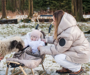 Joanna Kurska z córeczką w górach