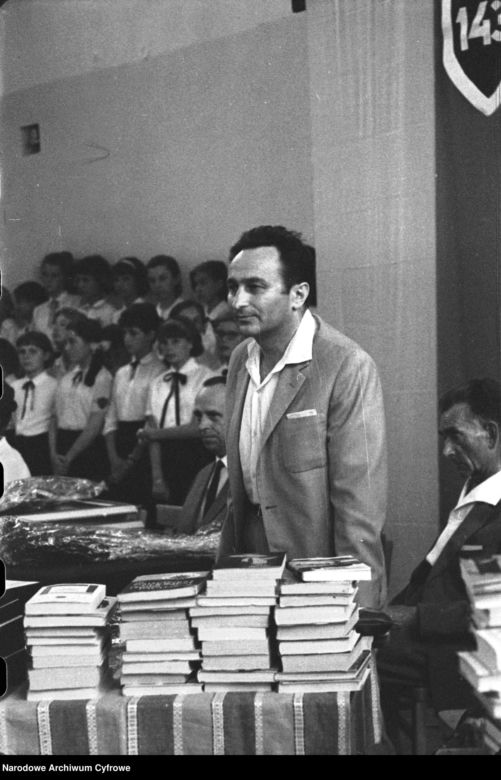 Tak żegnano szkołę w PRL-u! Zobacz jak wtedy wyglądały zakończenia roku!
