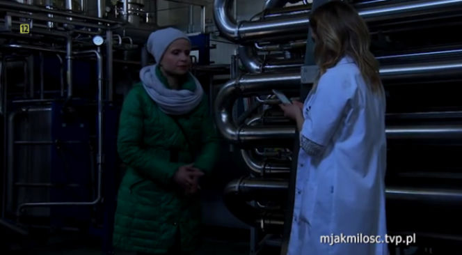 M jak miłość.  Justyna (Olga Kalicka), Ewa (Dominika Kluźniak)