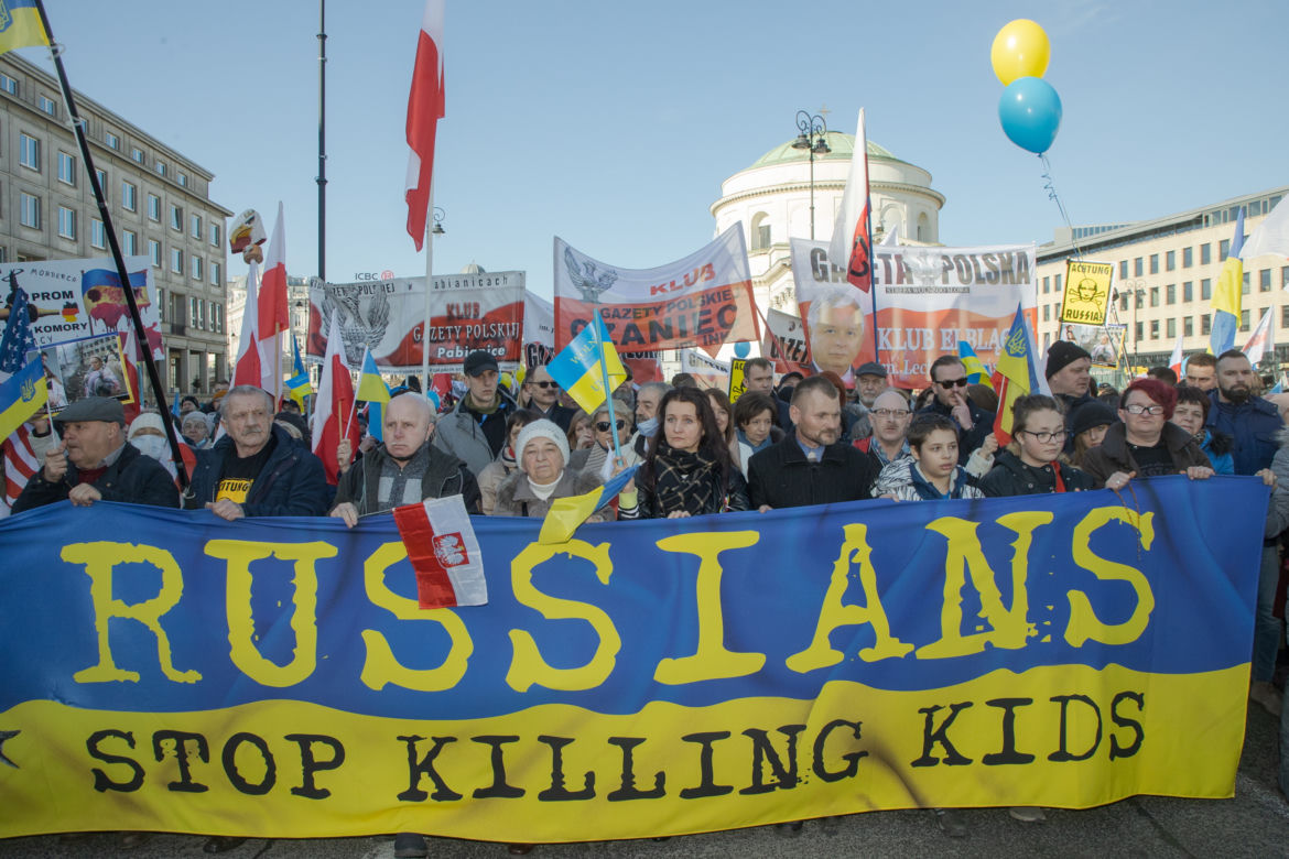 Warszawa. Manifestacja pod hasłem: Matki wołają przestańcie strzelać do dzieci!