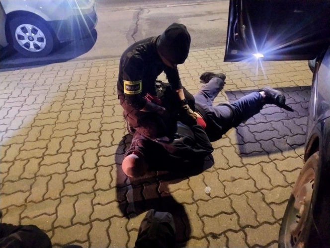 Szli na ustawkę z kominiarkami i gazem pieprzowym. Policja pokrzyżowała ich plany!