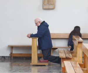 Wiosenny Lech Wałęsa na wielkanocnej mszy