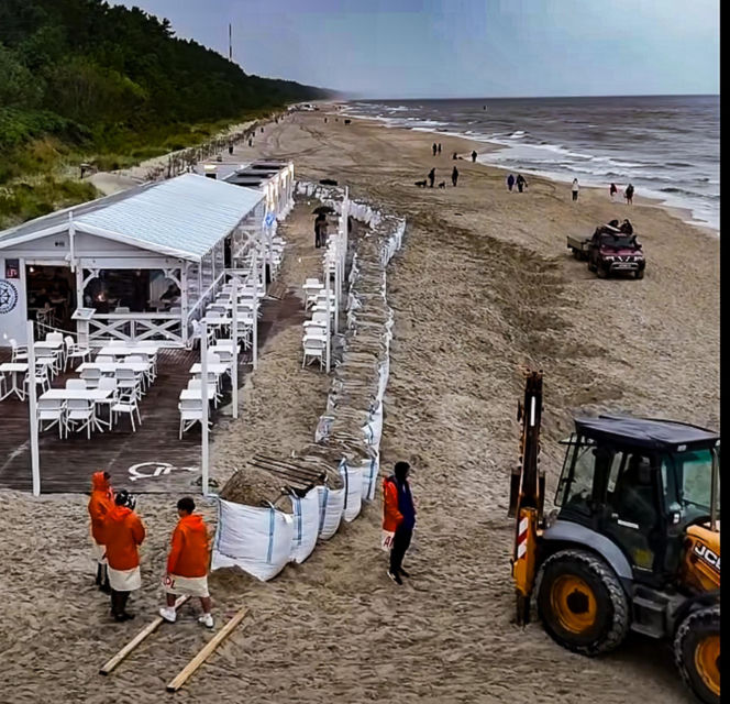 Wakacyjny dramat nad morzem. Restauratorzy usypują wały ochronne