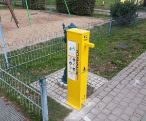 W Ełku zamontowali bezdotykowe stanowiska do dezynfekcji rąk [ZDJĘCIA]