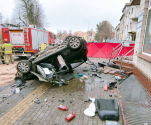  Braniewo. 27-letni kierowca uderzył w budynek apteki