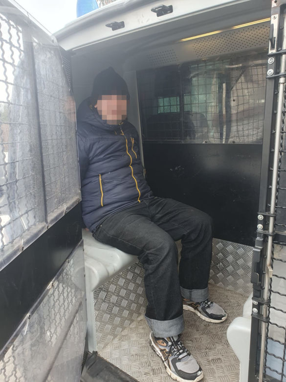 Złodziej jak z gangu Olsena! Zapomniał zatrzeć ślady zostawione na śniegu