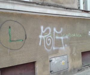Coraz więcej symboli, napisów i obraźliwych haseł na praskich budynkach