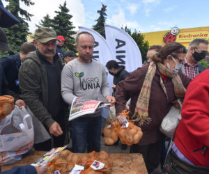 Nietypowy protest Agrounii. Rolnicy rozdawali ziemniaki w Toruniu